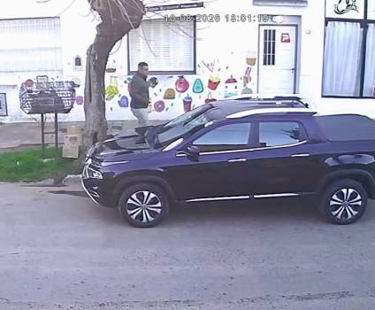 Robo con inhibidor: un delincuente sustrajo pertenencias de una camioneta